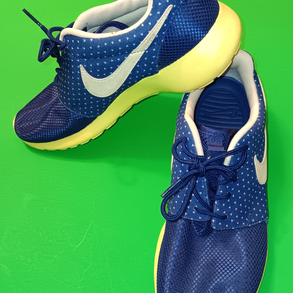 Nike Roshe Running Shoes (511882-402)Preowned Blue Polka Dot/Volt Women's Sz 7.5